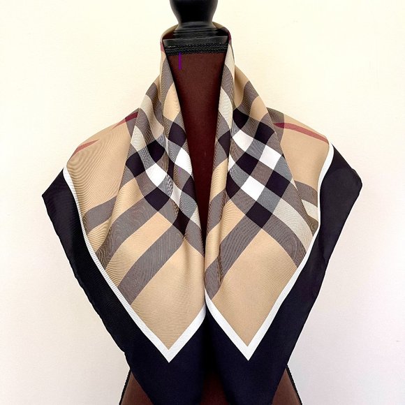 NWT Burberry Scarf Classic Beige Check Pattern Black Border Silk SWrap - Picture 3 of 14